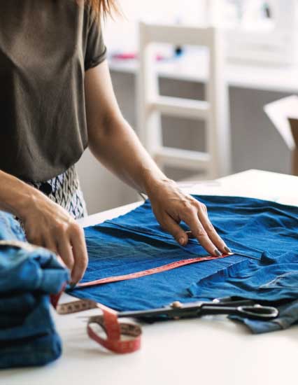 reparando vestido en el zapatuco